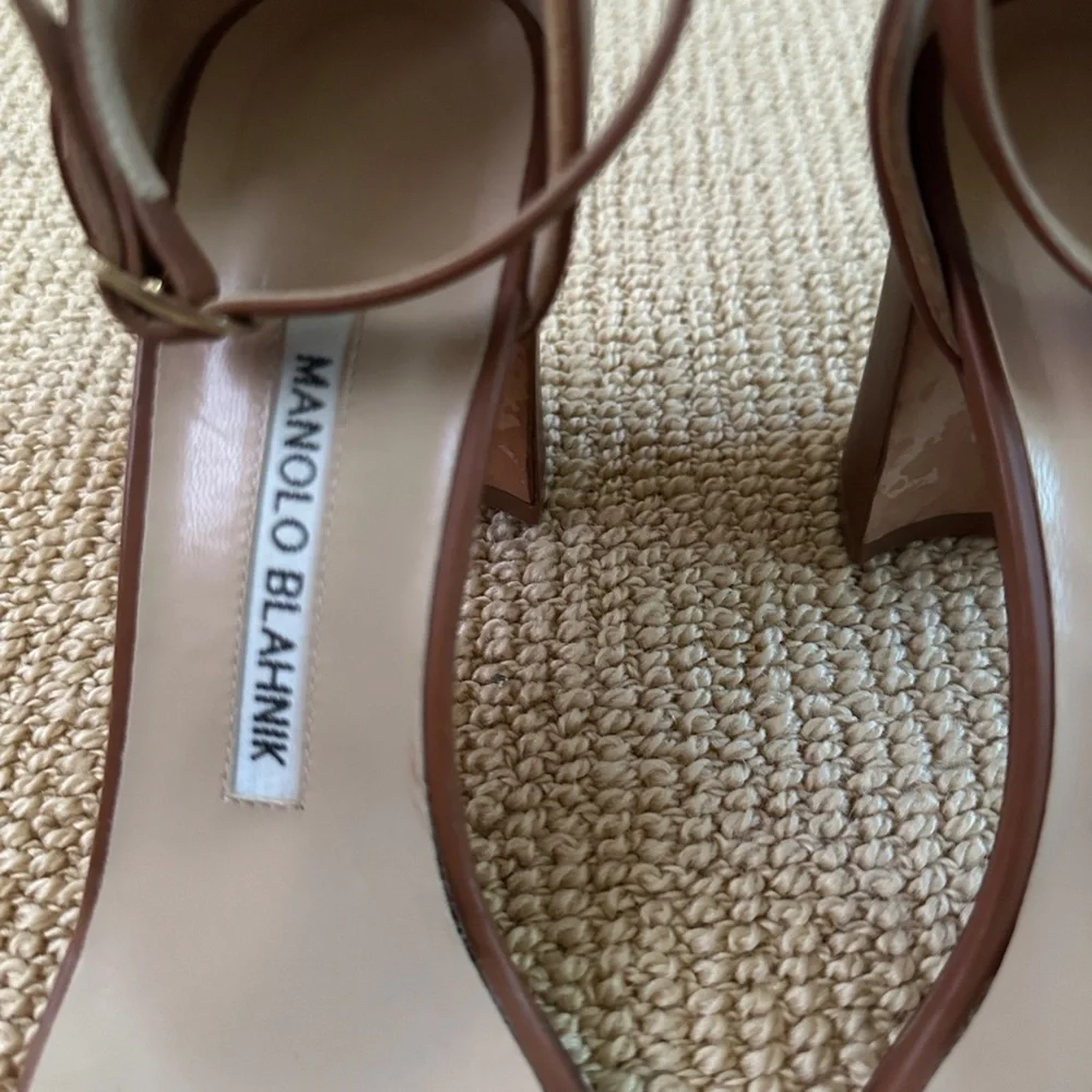 Manolo Blahnik Leather Pumps, Size 37 - Picture 7 of 7